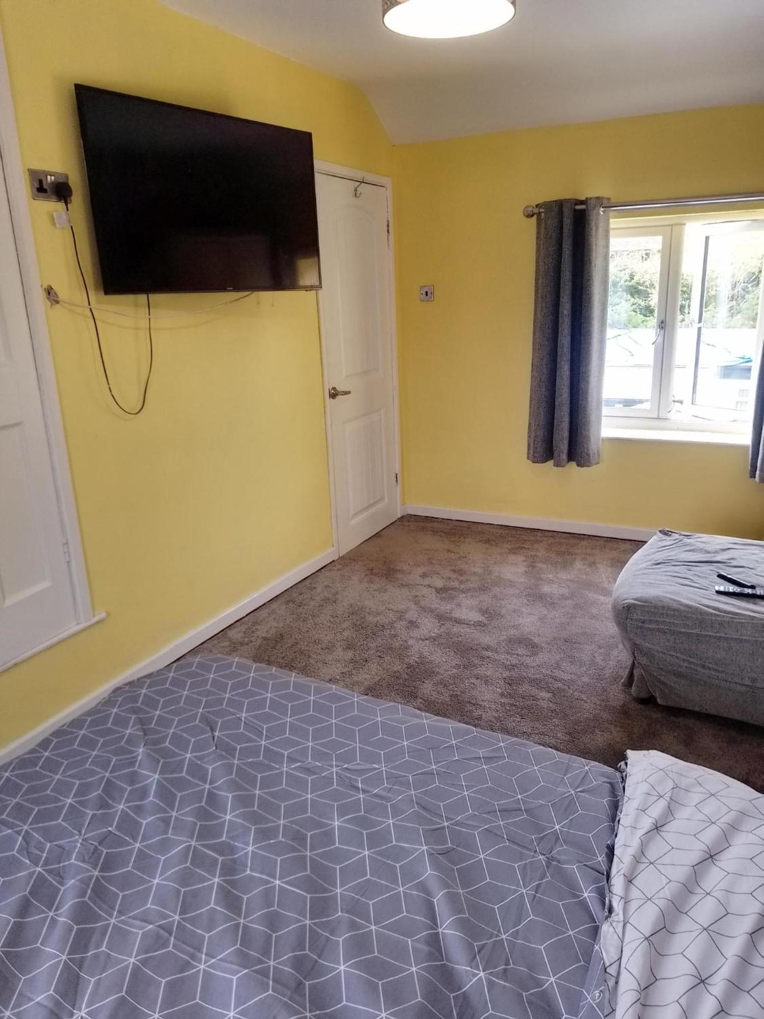 Accomadation Рексем Екстер'єр фото