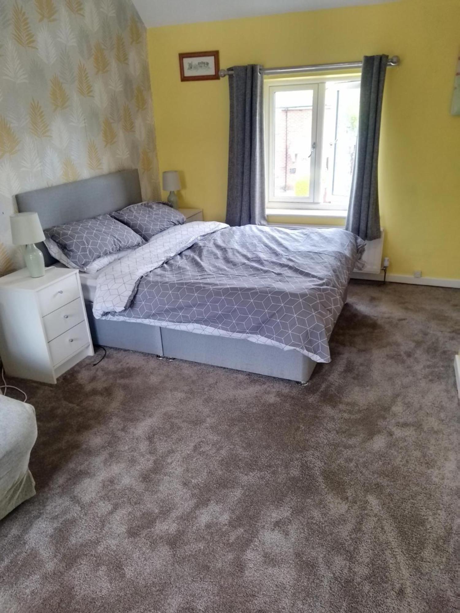Accomadation Рексем Екстер'єр фото