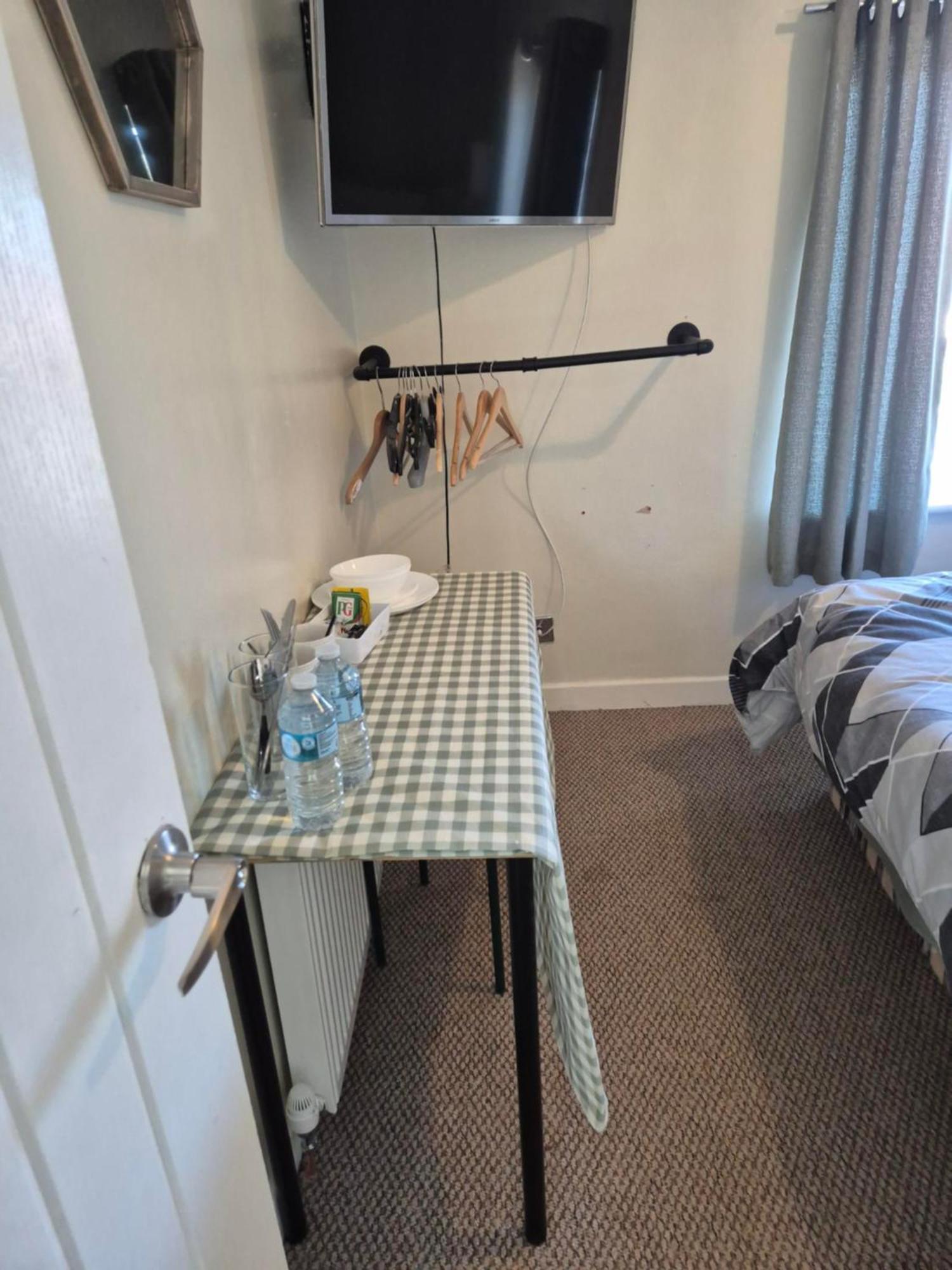 Accomadation Рексем Екстер'єр фото