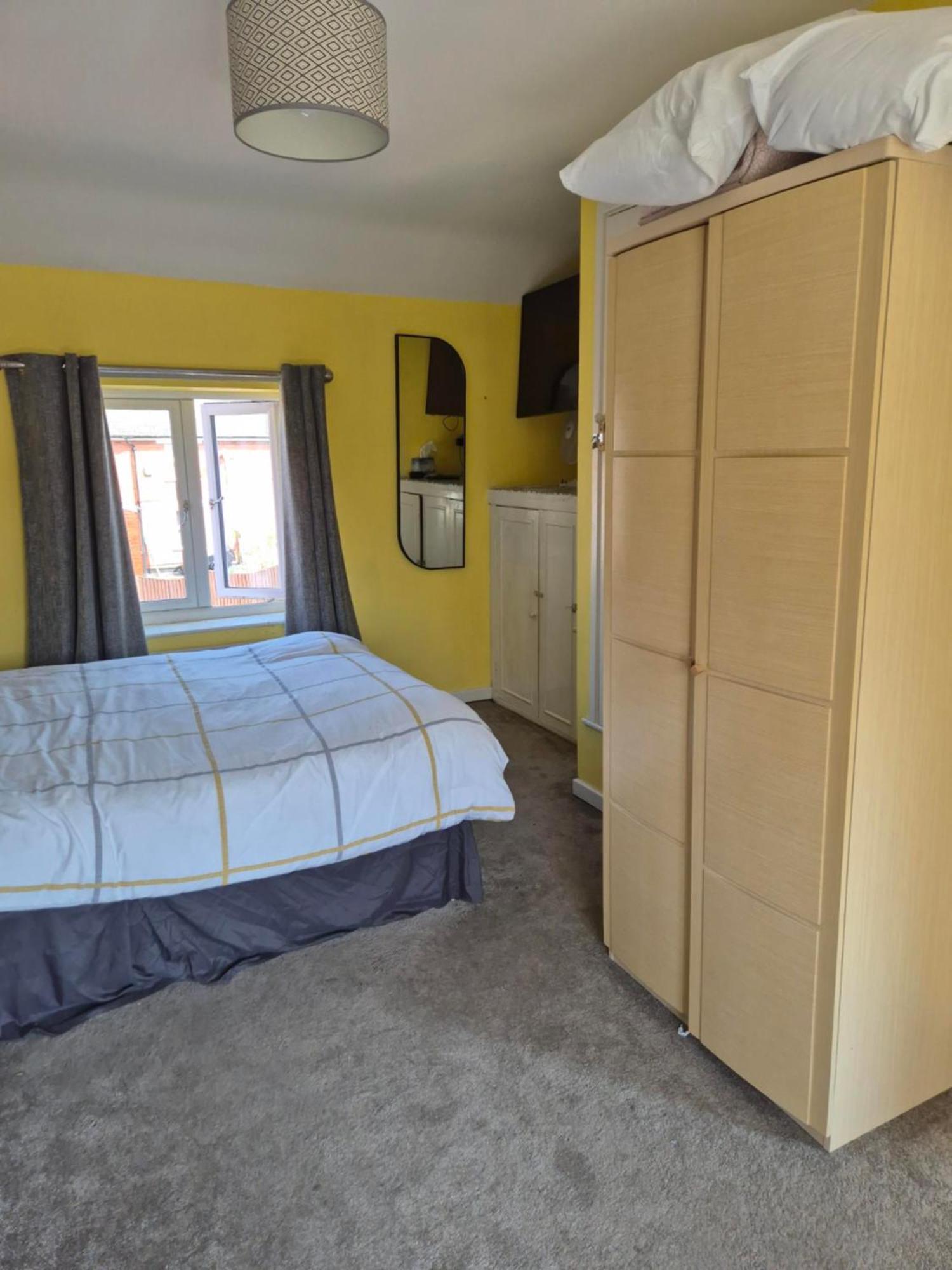 Accomadation Рексем Екстер'єр фото