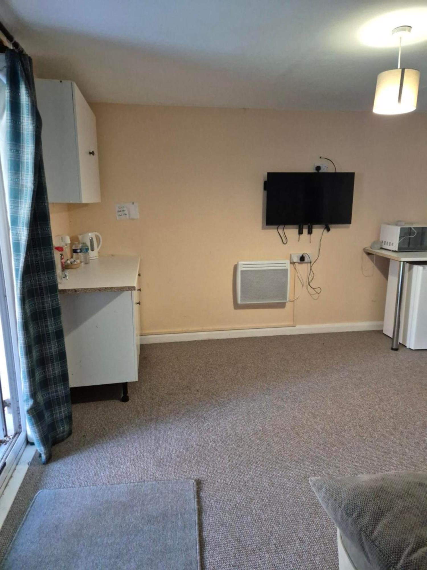 Accomadation Рексем Екстер'єр фото