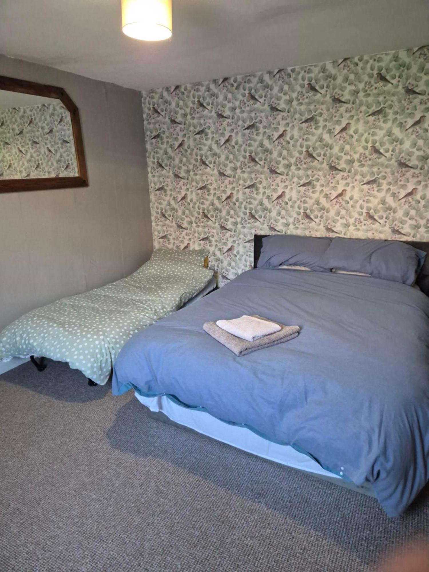 Accomadation Рексем Екстер'єр фото
