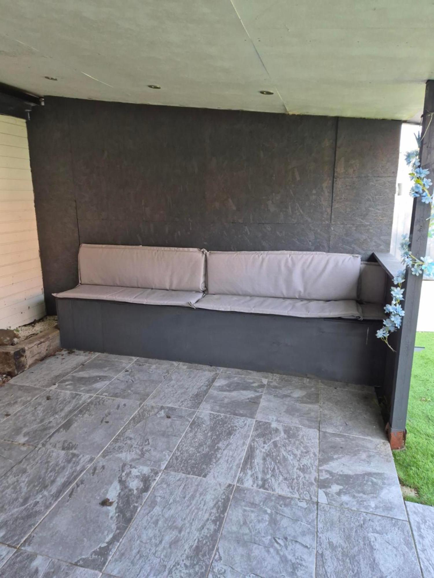 Accomadation Рексем Екстер'єр фото