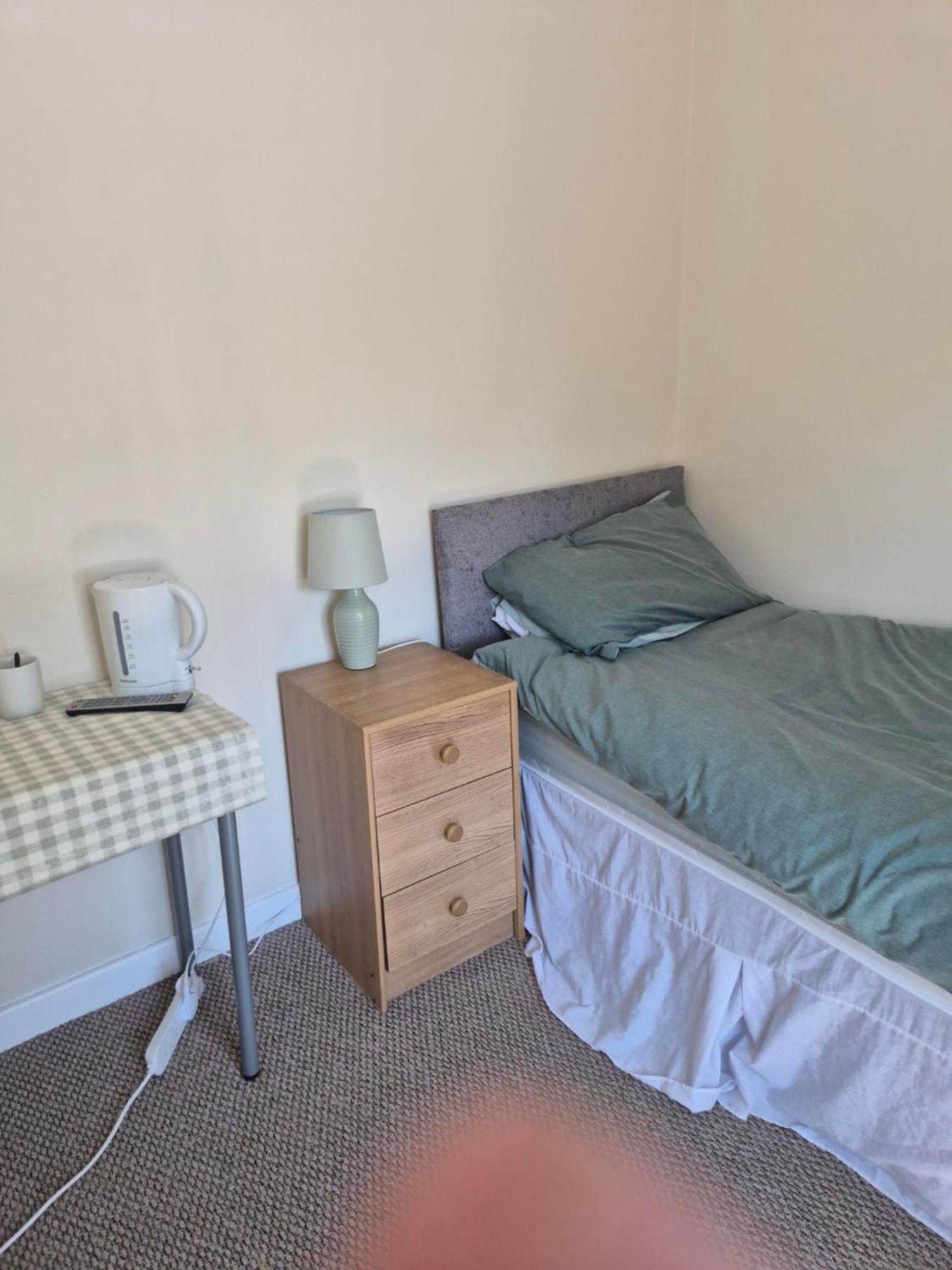 Accomadation Рексем Екстер'єр фото